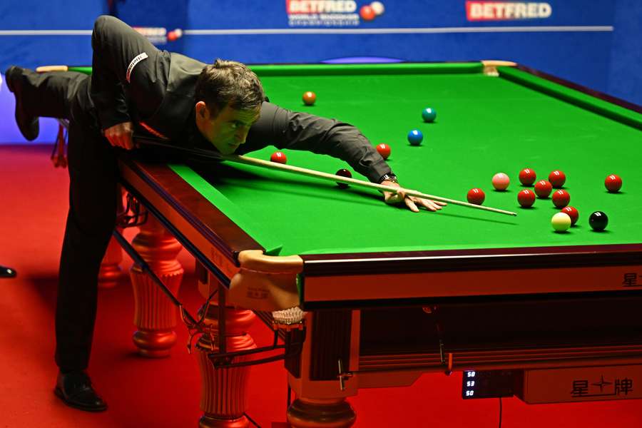 Ronnie O'Sullivan en la final del Campeonato del Mundo de Snooker 2022