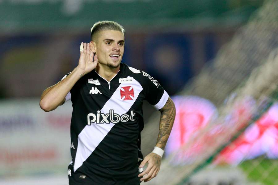 Gabriel Pec comemora segundo gol do Vasco contra Lusa