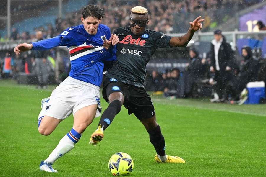 Zanoli esteve emprestado à Sampdoria e defrontou o Nápoles