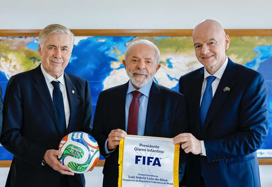 Carlo Ancelotti esteve no encontro em Brasília Carlo Ancelotti esteve no encontro em Brasília