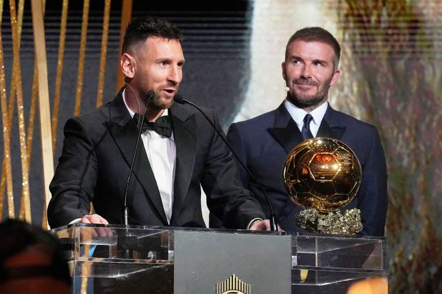 Messi en compagnie de Beckham lors de la réception de son huitième Ballon d'Or.