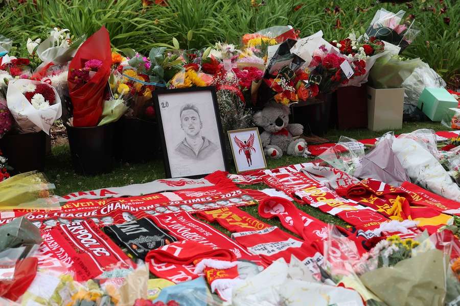 In Anfield haben Fans den verstorbenen Diogo Jota gewürdigt