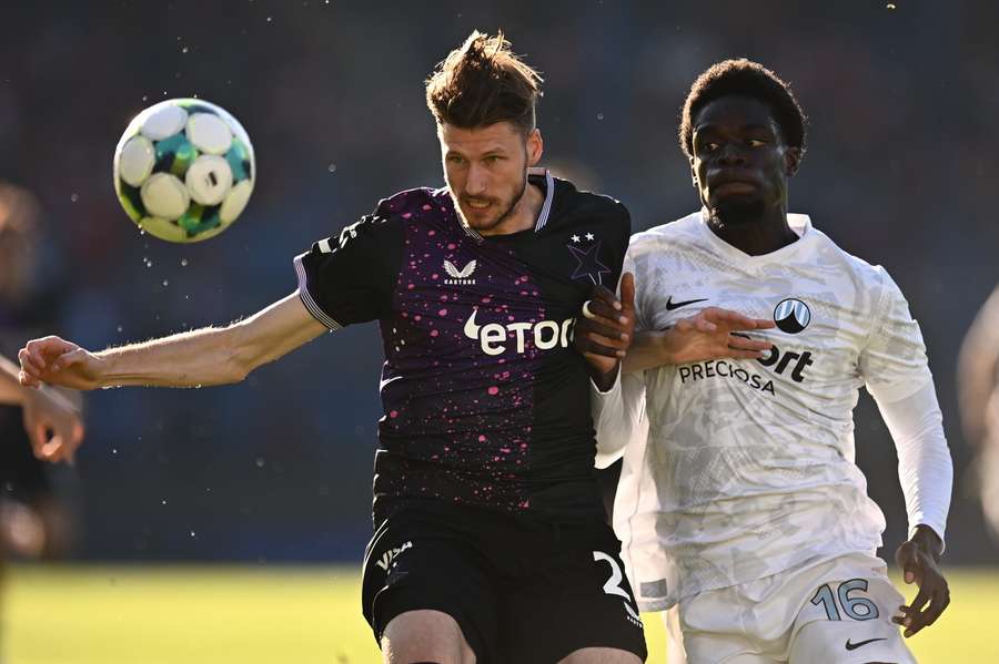 Slavia bojuje o ligové body v Liberci.