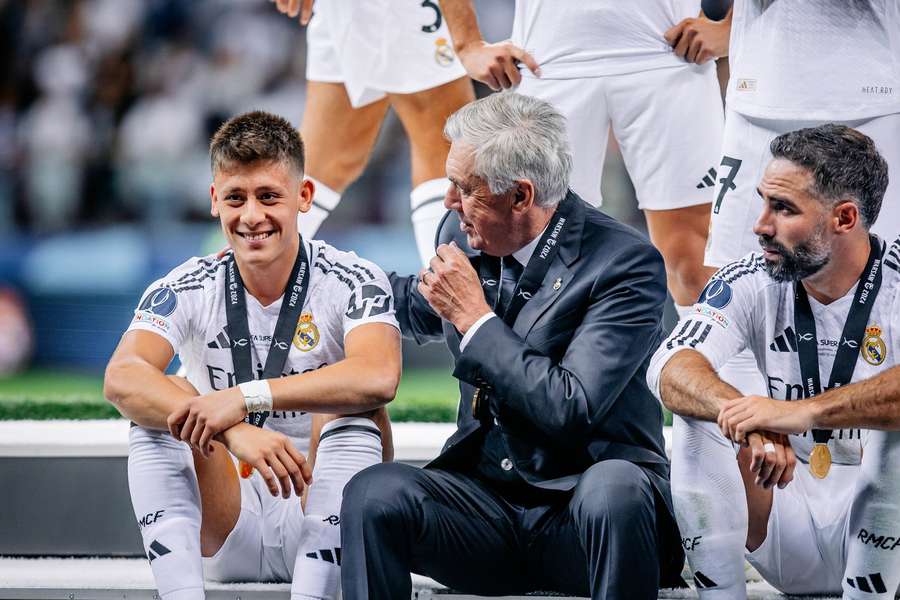 Carlo Ancelotti împreună cu Arda Guler și Dani Carvajal