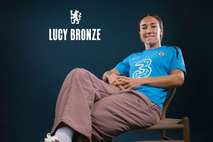 Lucy Bronze assina pelo Chelsea