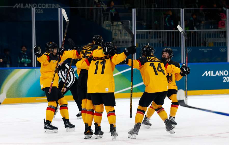 Laura Kluge festeggia il gol della vittoria