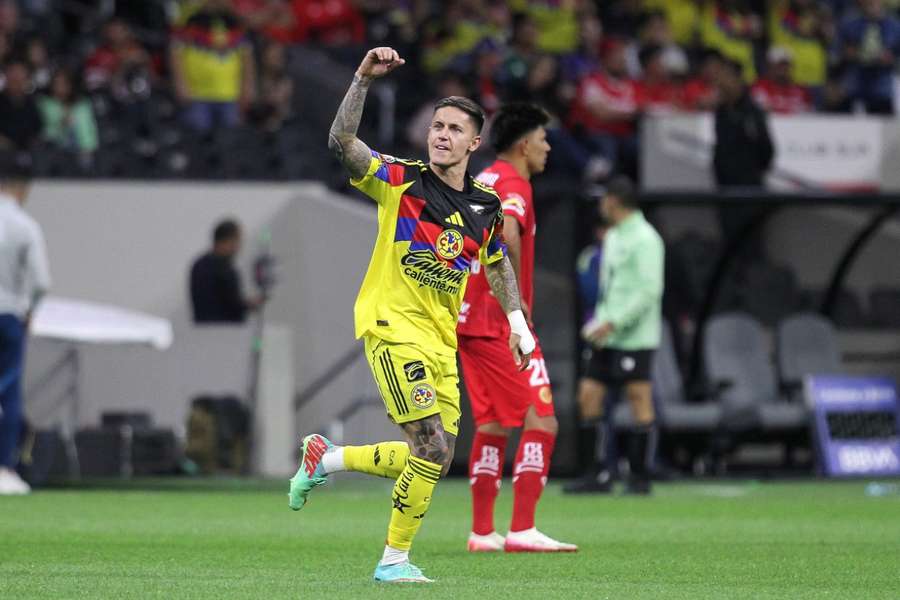 El pragmático América supera a un ineficaz Toluca