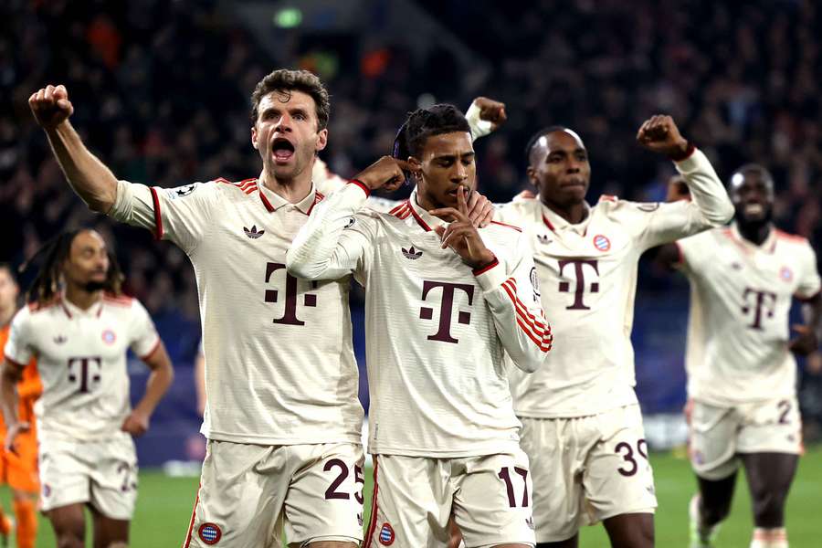 El Bayern celebra un gol de Olise