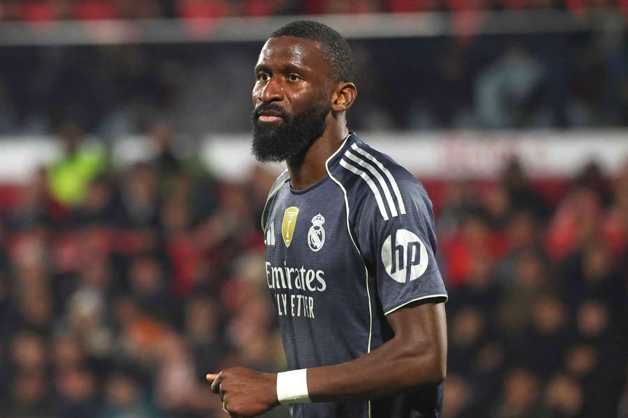 Rüdiger hat seine kurze Winterpause zur Wohltätigkeitsarbeit in Sierra Leone genutzt