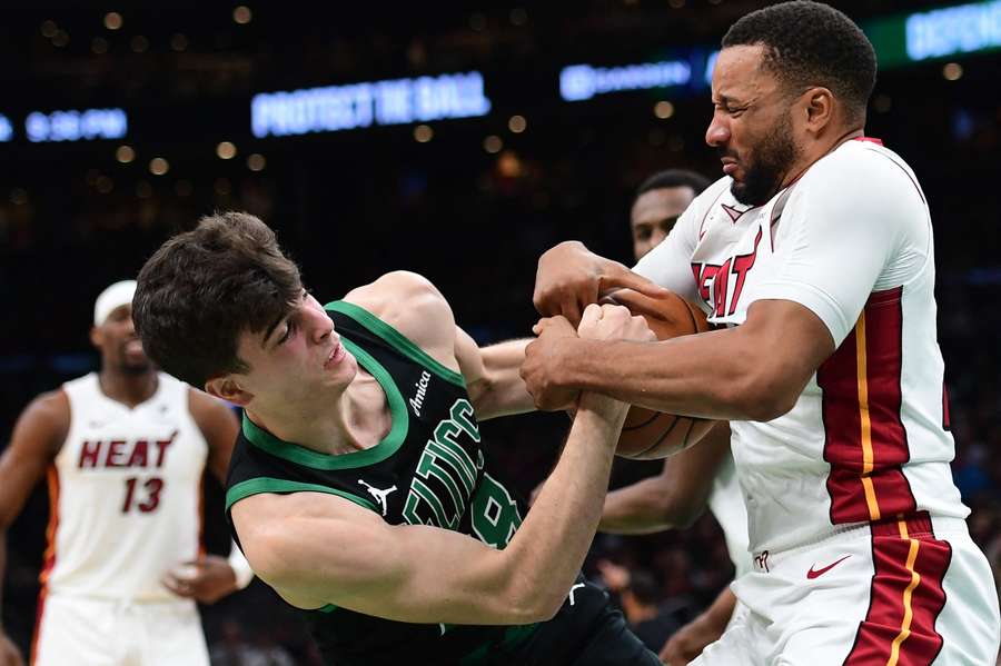 Hugo lucha por el balón