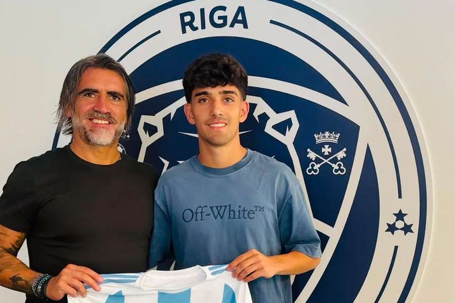 Rodrigo Mendes ao lado do pai