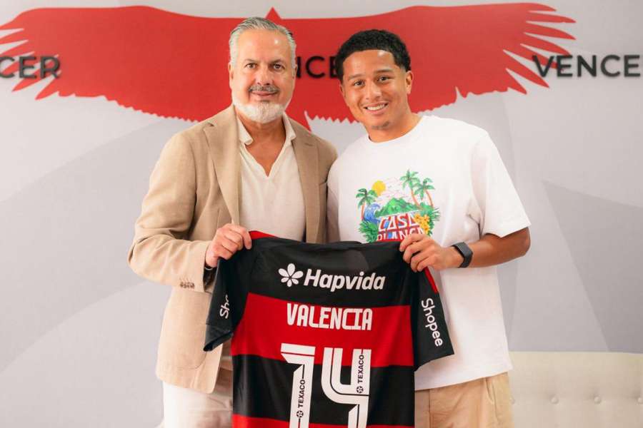Valencia (dir.) ao lado do diretor de futebol José Boto Valencia (dir.) ao lado do diretor de futebol José Boto