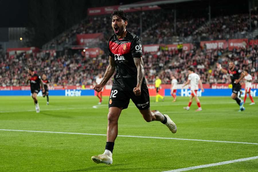 Samu Costa celebra el gol del Mallorca en Montilivi