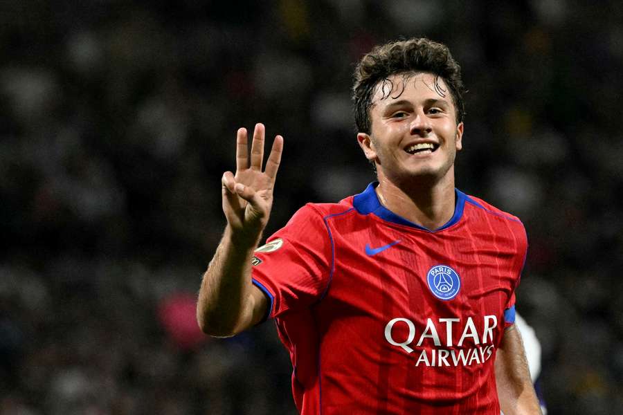 Neves zaznamenal hetrik proti Toulouse. Neves zaznamenal hetrik proti Toulouse.