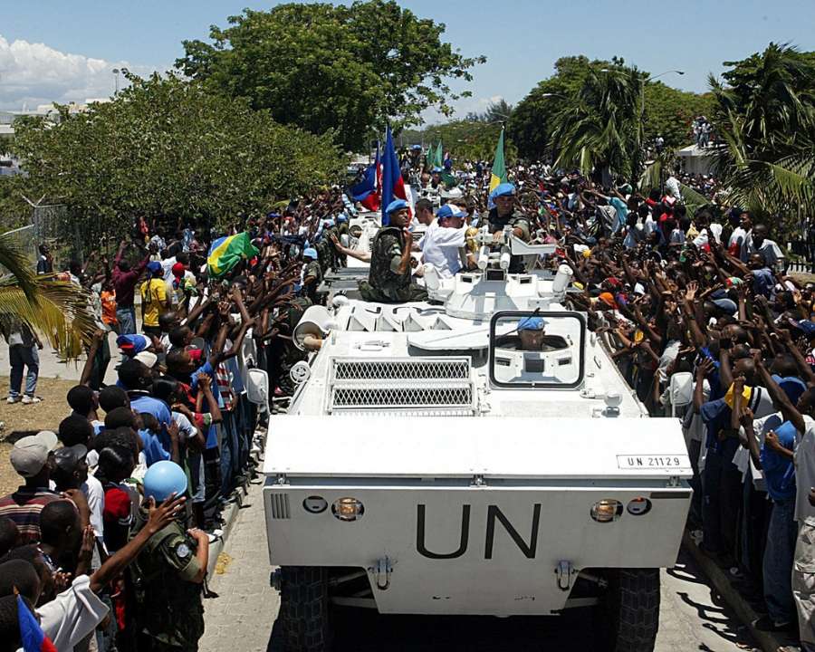 Haitianos acompanharam a Seleção em passeata Haitianos acompanharam a Seleção em passeata