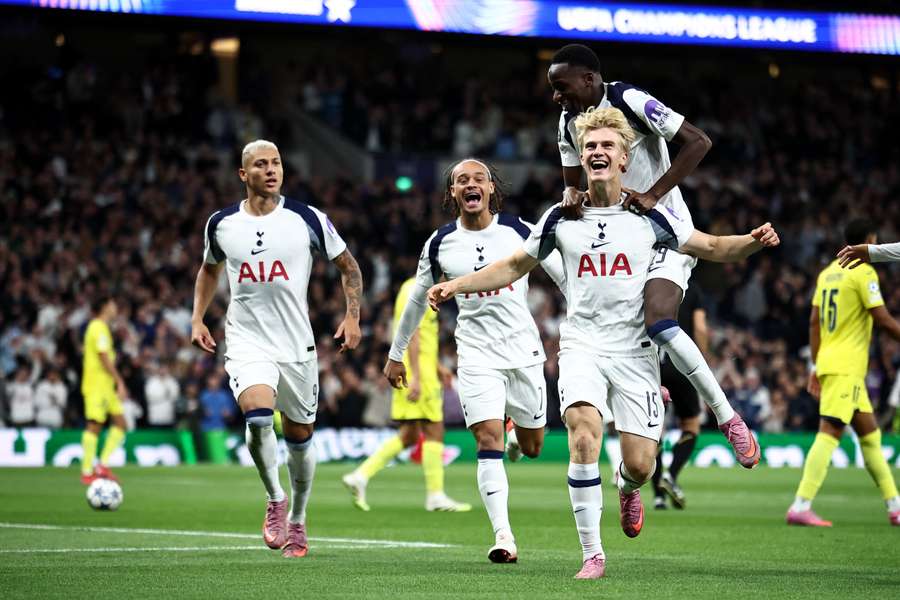 Tottenham Hotspur's Swedish midfielder #15 Lucas Bergvall celebrates the team's first goal