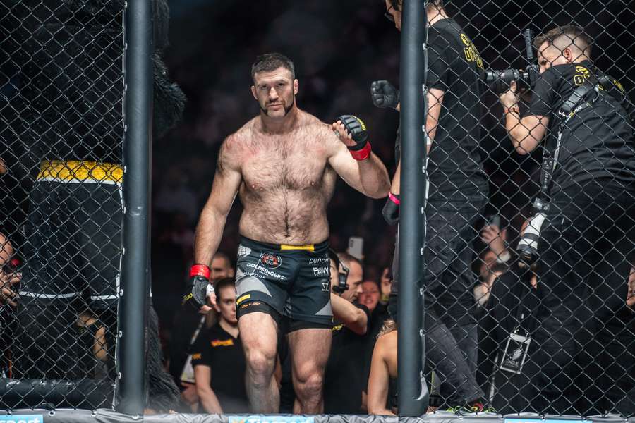 The Irishman feels at home in the cage
