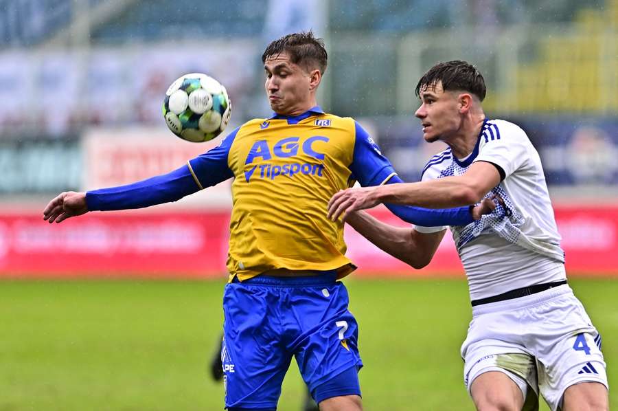 Olomoucký Jakub Elbel má být dalším prvoligovým hráčem, který se zapletl do korupční kauzy.