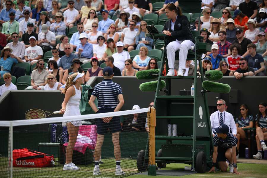 Mirra Andreeva complaints to the umpire but her appeal was rejected and she lost a few moments later