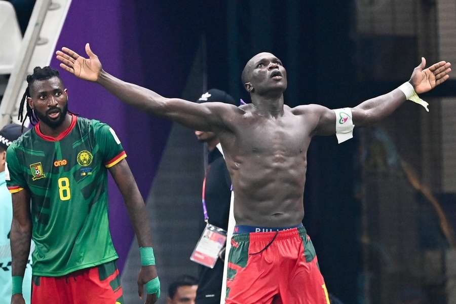 Vincent Aboubakar marcou dois golos para os Camarões
