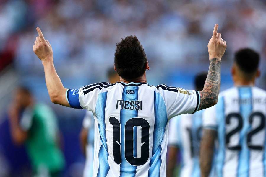 Messi vstřelil Alžírsku hattrick. Messi vstřelil Alžírsku hattrick.