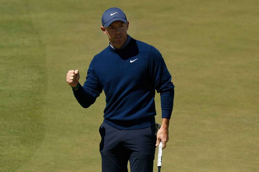 Rory McIlroy est co-leader Rory McIlroy est co-leader