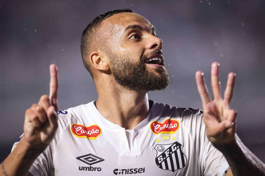 Guilherme fez o golo 13 mil da história do Santos