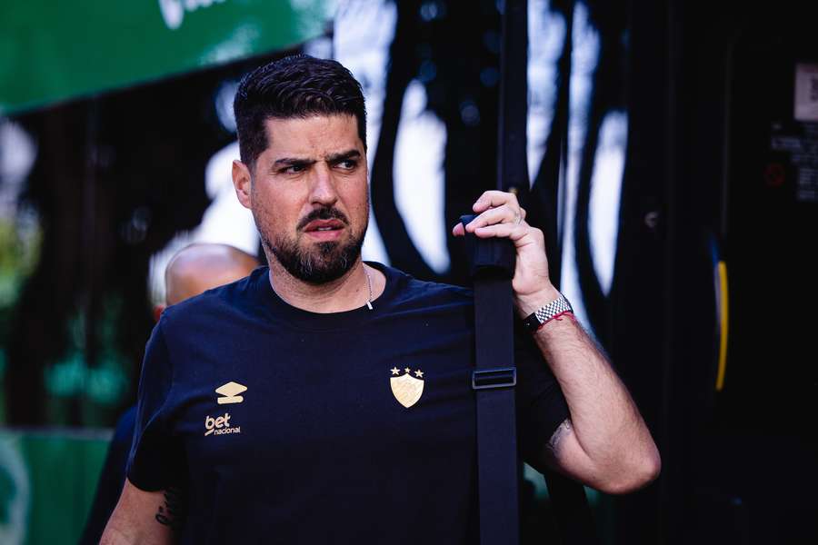 Sport anuncia demissão do técnico António Oliveira após 4 jogos