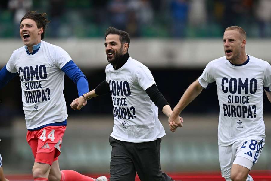 Como celebrate after their victory on Sunday