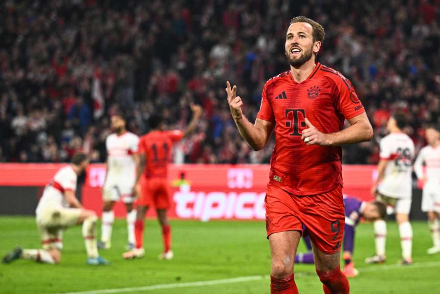 Harry Kane festeggia la tripletta allo Stoccarda