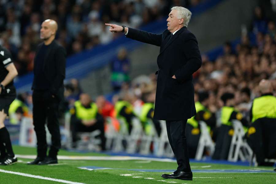 Carlo Ancelotti e, in secondo piano, Pep Guardiola