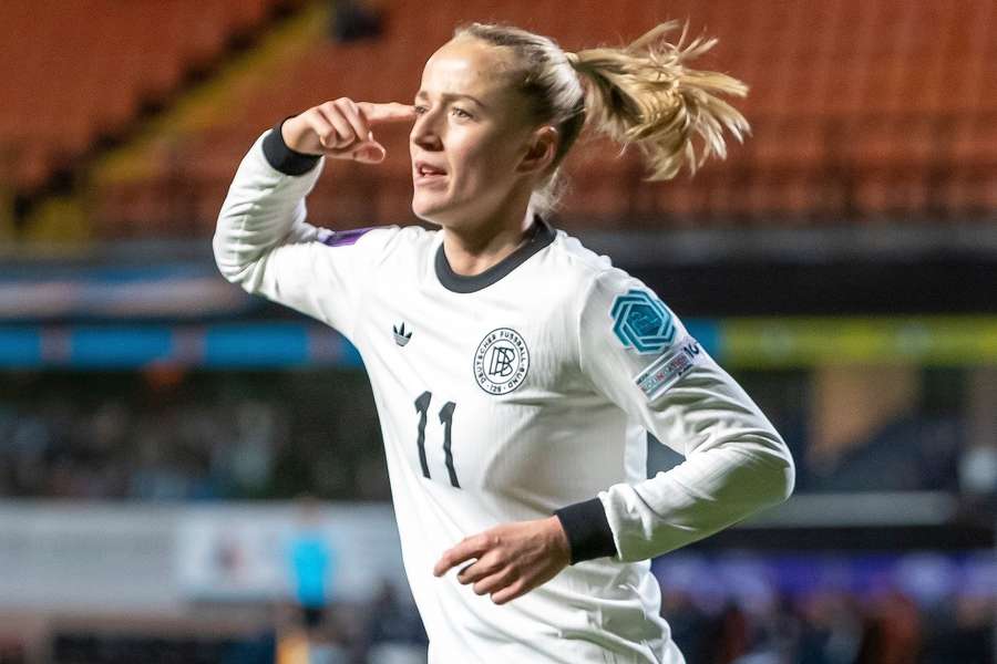 Lea Schüller bejubelt ihren Treffer zum 4:0.