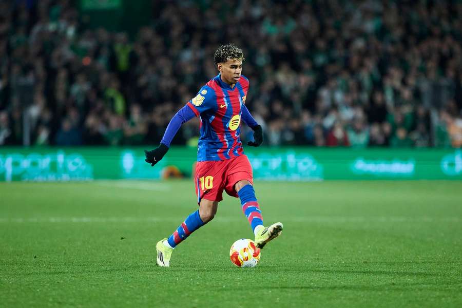 Yamal zachytený v zápasovom momente.