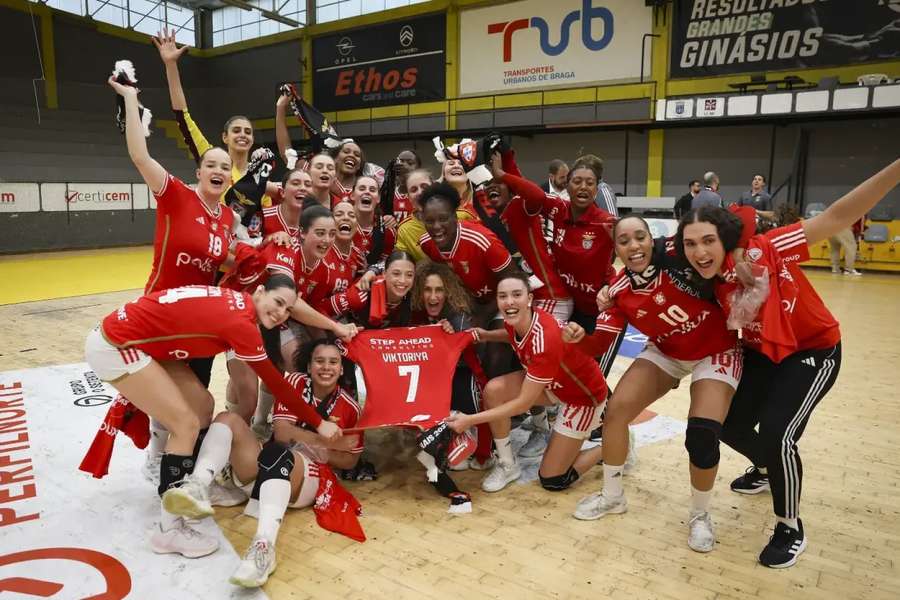 Jogadoras do Benfica dedicaram título a Viktoriya Borshchenko Jogadoras do Benfica dedicaram título a Viktoriya Borshchenko