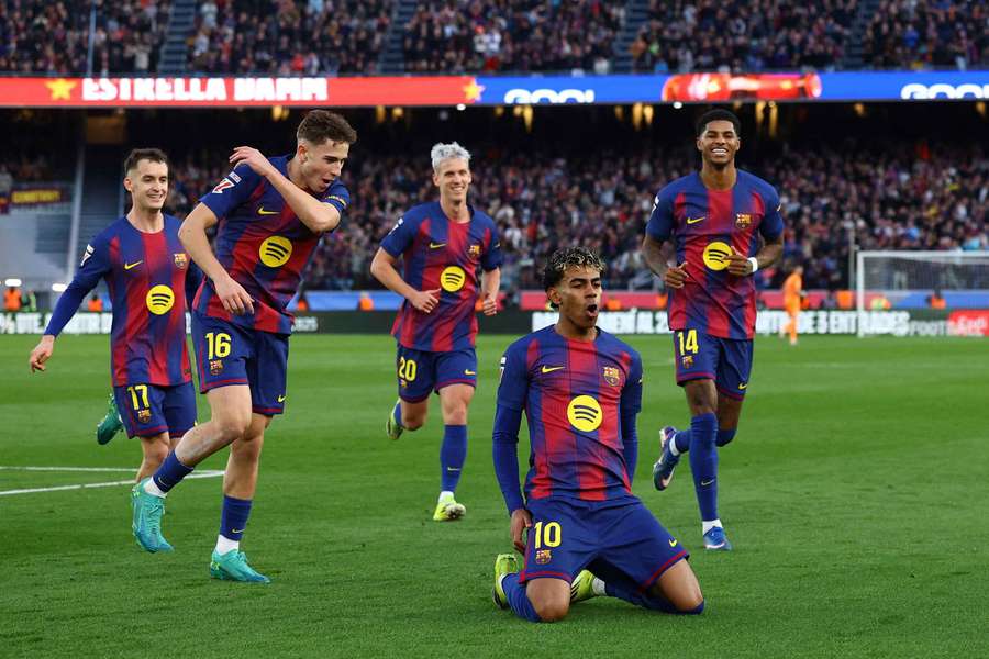 DONE DEAL: Barcelona clinch signing of Norwich prospect Tavares DONE DEAL: Barcelona clinch signing of Norwich prospect Tavares