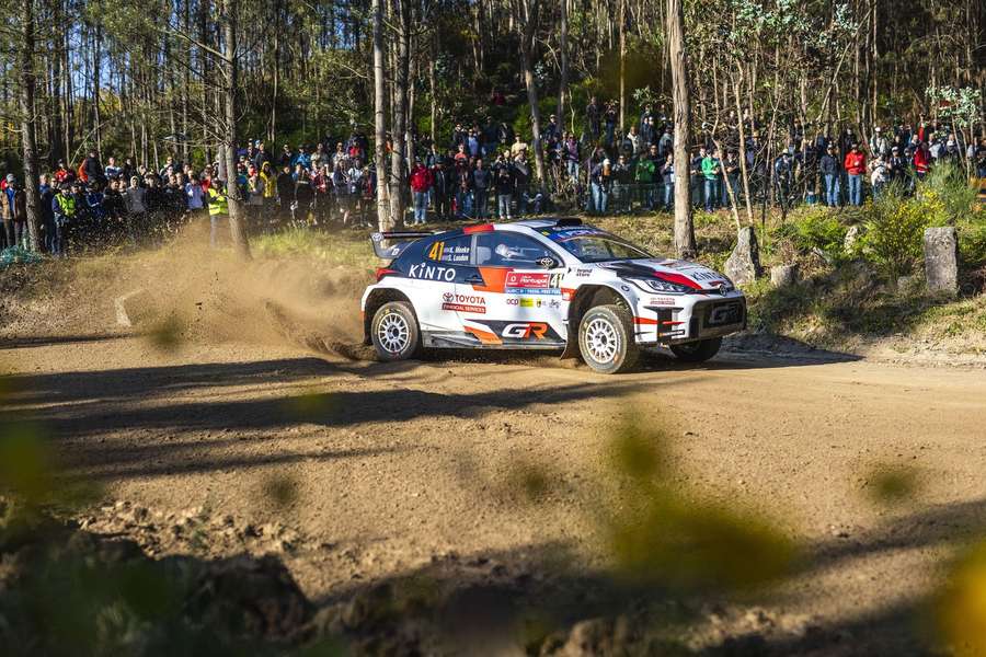 Kris Meeke lidera Campeonato de Portugal
