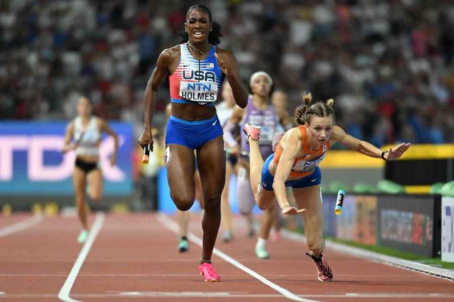 Femke Bol stumbles before the finishing line of the 4x400m mixed relay