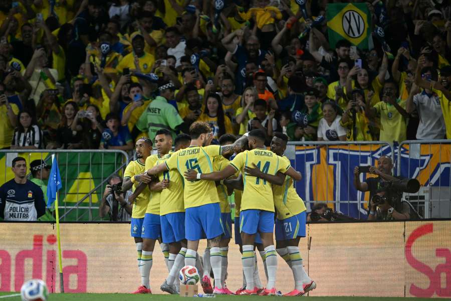 Seleção Brasileira celebra goleada no Maracanã Seleção Brasileira celebra goleada no Maracanã