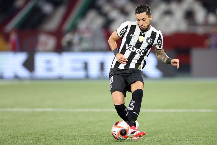 Alex Telles, remanescente das glórias de 2024 Alex Telles, remanescente das glórias de 2024