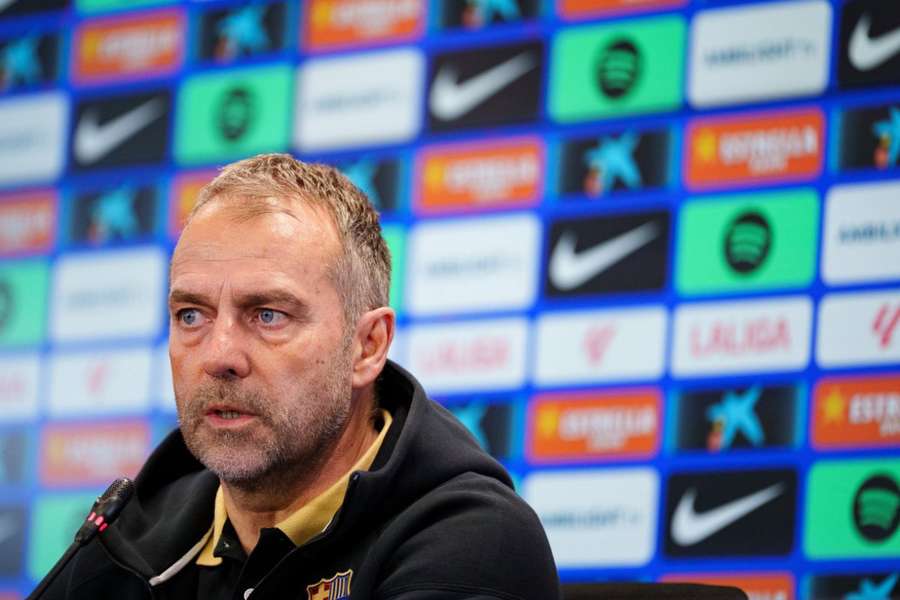 Flick durante a conferência de imprensa contra o Osasuna