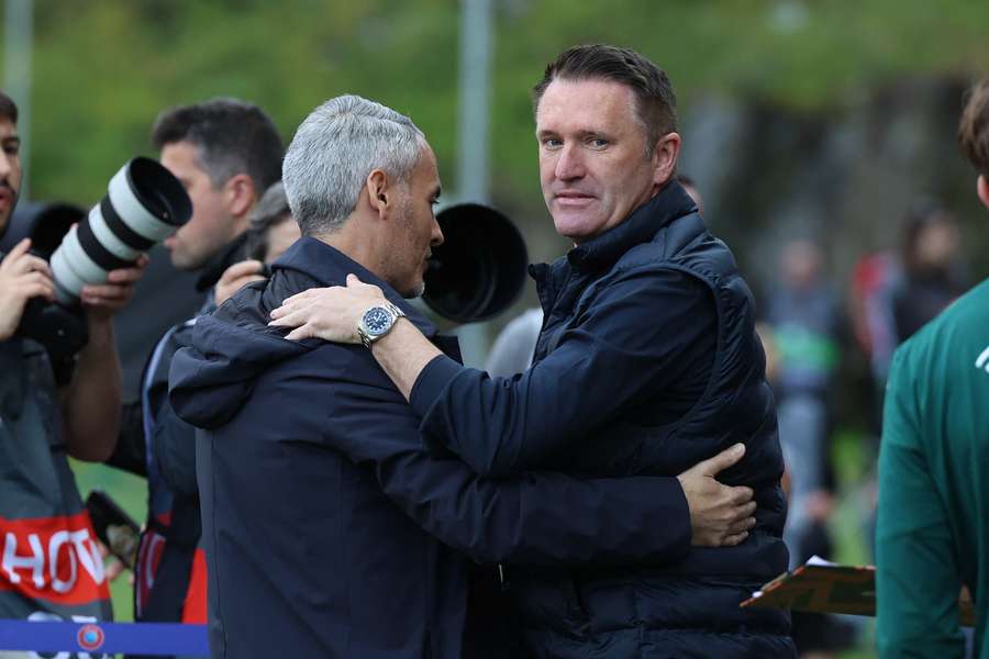 Carlos Vicens com Robbie Keane