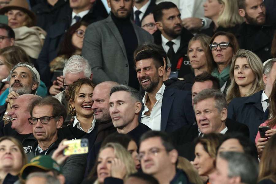 Djokovic no Stade de France durante a final do Campeonato do Mundo de râguebi