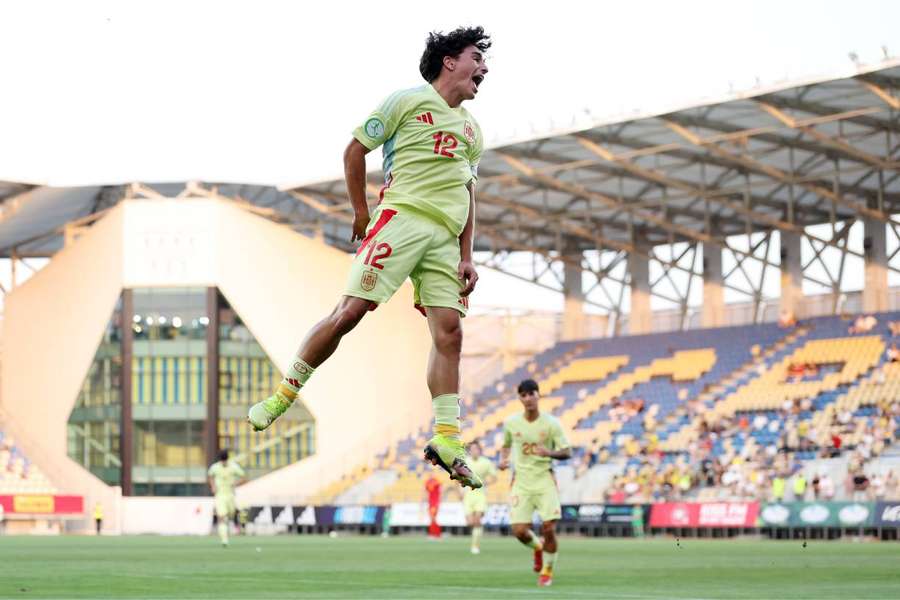 Virgili celebrando su gol