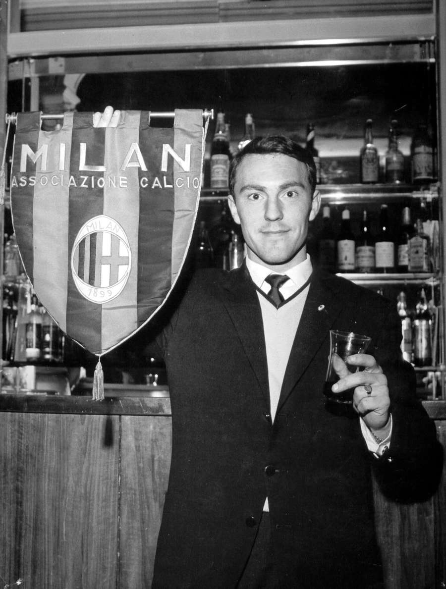 Jimmy Greaves após chegada na Itália para jogar pelo Milan