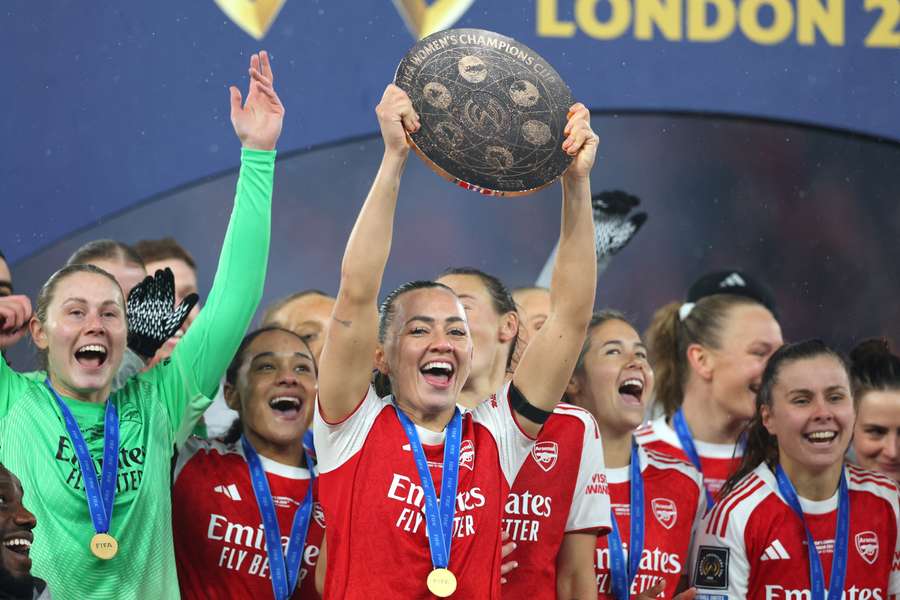 Arsenal foi campeão do Mundial em cima do Corinthians Arsenal foi campeão do Mundial em cima do Corinthians