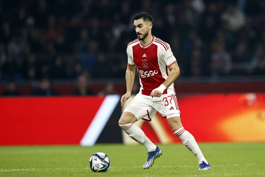 Josip Sutalo mist mogelijk zondag de thuiswedstrijd van Ajax tegen RKC Waalwijk Josip Sutalo mist mogelijk zondag de thuiswedstrijd van Ajax tegen RKC Waalwijk