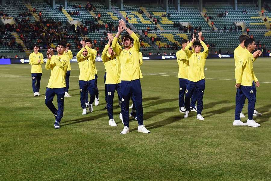 Fenerbahçe colocou time sub-19 em campo para encarar grande rival