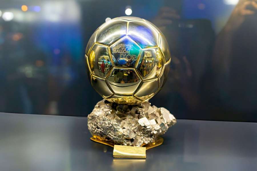 Le trophée du Ballon d'Or.