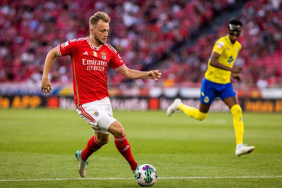 Hellas Verona lejer dansk angriber i Benfica