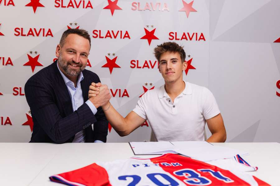 Eliáš Piták prodloužil smlouvu ve Slavii Praha. Eliáš Piták prodloužil smlouvu ve Slavii Praha.